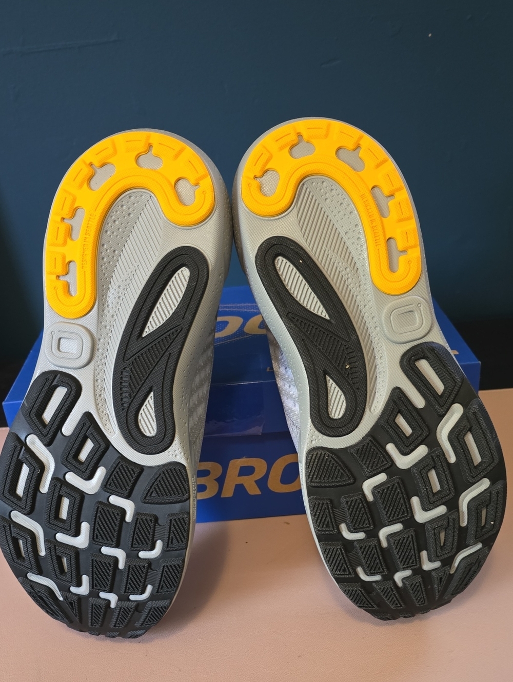 Brooks Adrenaline GTS 24 - Picture 3 of 5